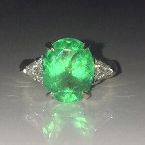 5.68 karátos kolumbiai smaragd és gyémánt gyűrű