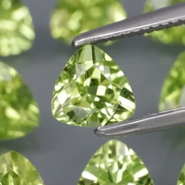 4.41 karátos peridot szett almazöld 5 mm - Image 3