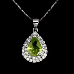 Ezüst medál peridot drágakővel, lánccal